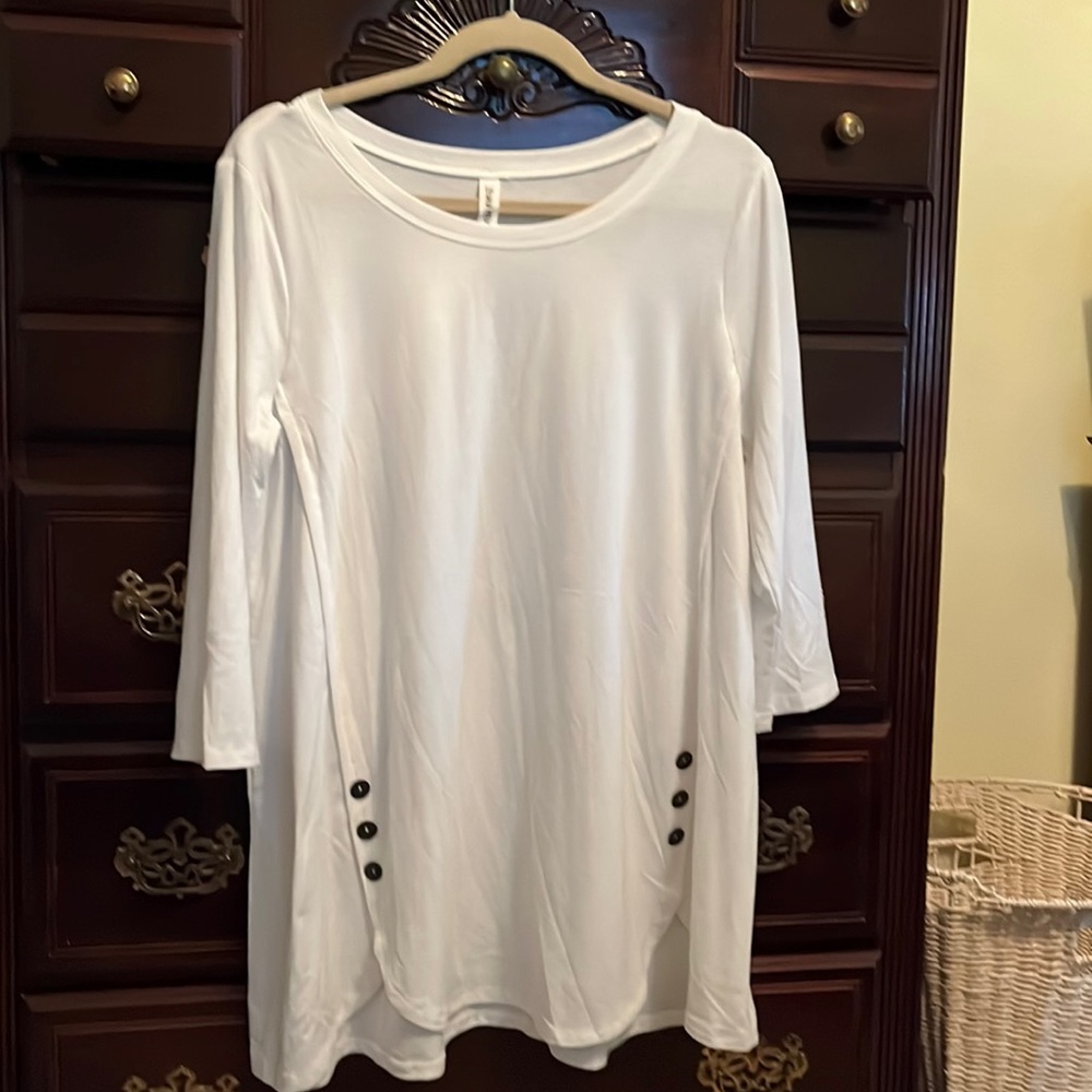 White 3-4 sleeve tunic size XL